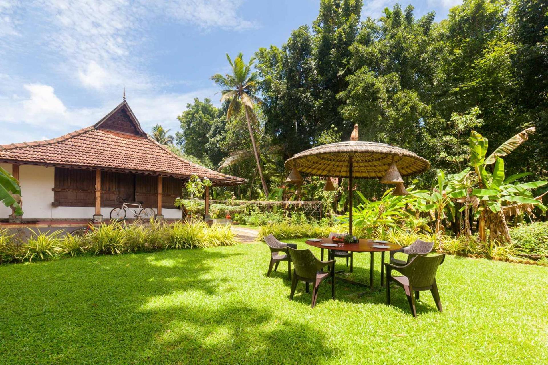 Stayvista At La Riva Heritage Villa With Bicycle Alappuzha Ngoại thất bức ảnh