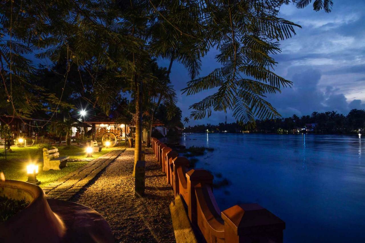 Stayvista At La Riva Heritage Villa With Bicycle Alappuzha Ngoại thất bức ảnh