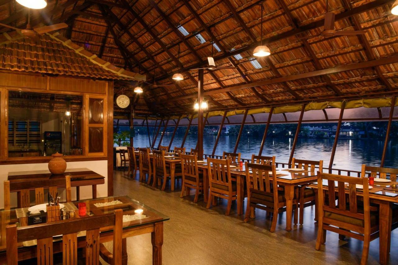 Stayvista At La Riva Heritage Villa With Bicycle Alappuzha Ngoại thất bức ảnh