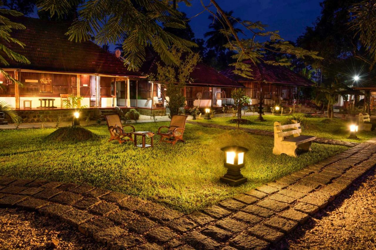 Stayvista At La Riva Heritage Villa With Bicycle Alappuzha Ngoại thất bức ảnh